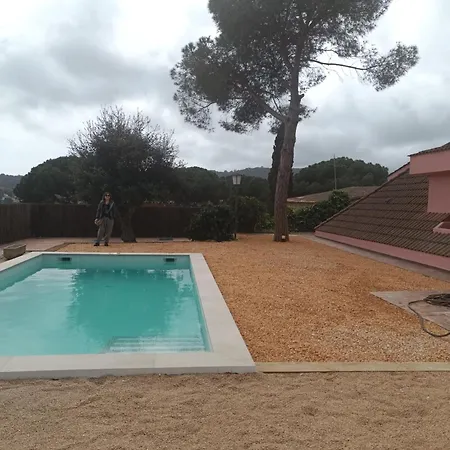 House With A Large Garden And A Pool Holiday home *